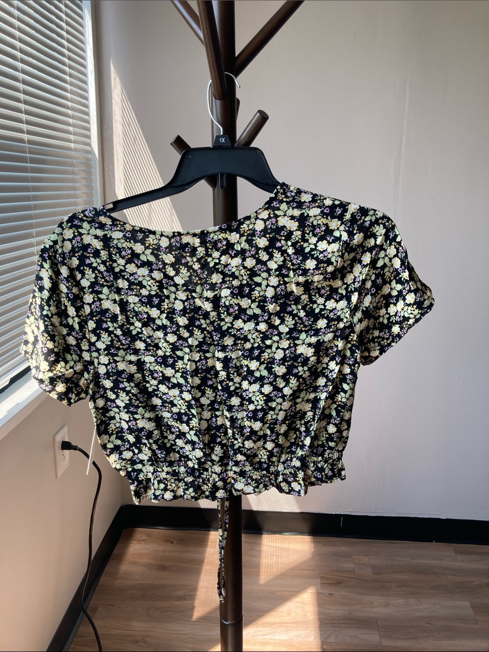 SO top floral print cinch front short sleeve crop top boho casual L jr - Picture 13 of 17